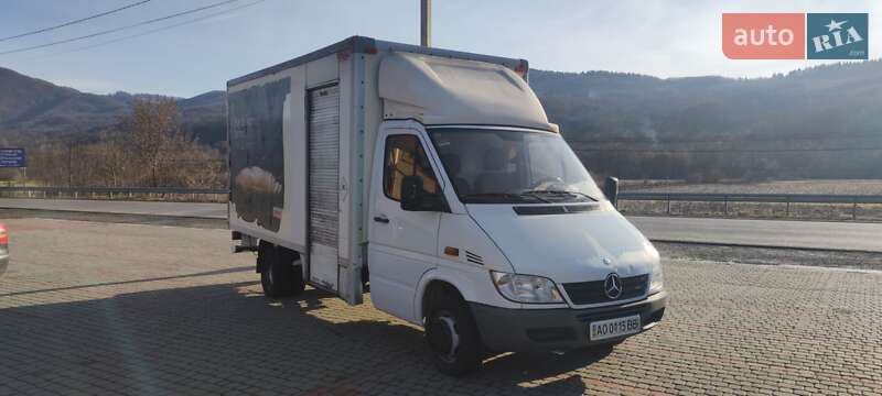Грузовой фургон Mercedes-Benz Sprinter 2005 в 