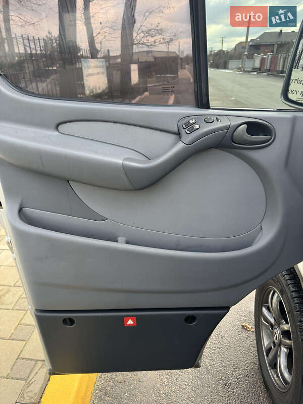 Вантажний фургон Mercedes-Benz Sprinter 2000 в Києві
