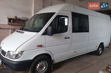 Грузопассажирский фургон Mercedes-Benz Sprinter 2004 в Новоселице