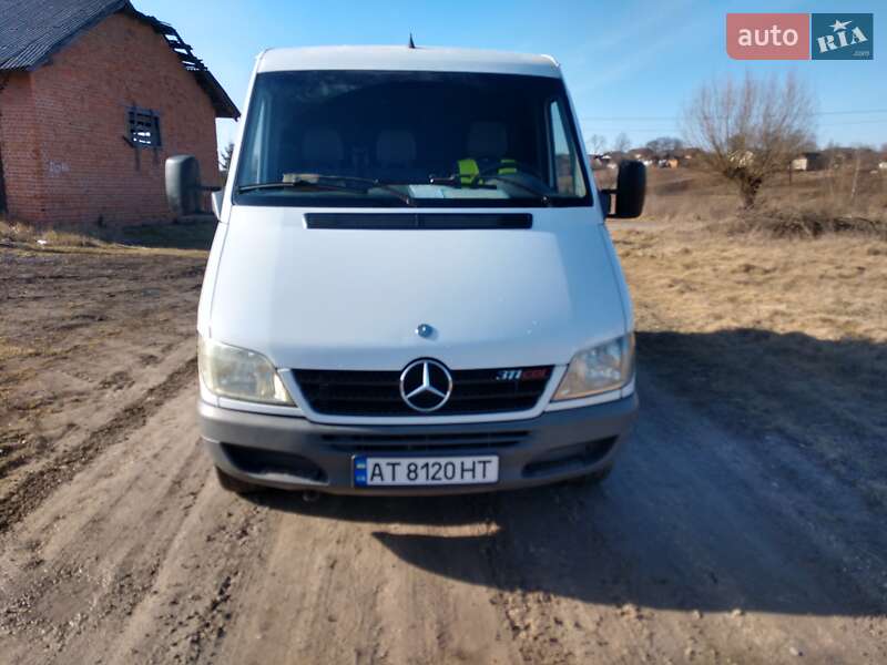 Грузовой фургон Mercedes-Benz Sprinter 2004 в 