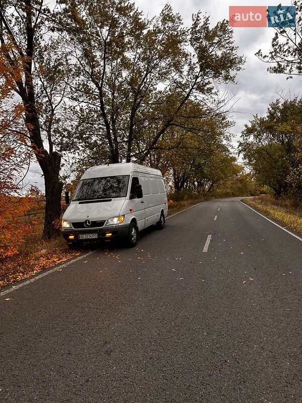 Грузовой фургон Mercedes-Benz Sprinter 2006 в 