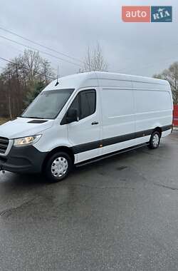 Грузовой фургон Mercedes-Benz Sprinter 2021 в 