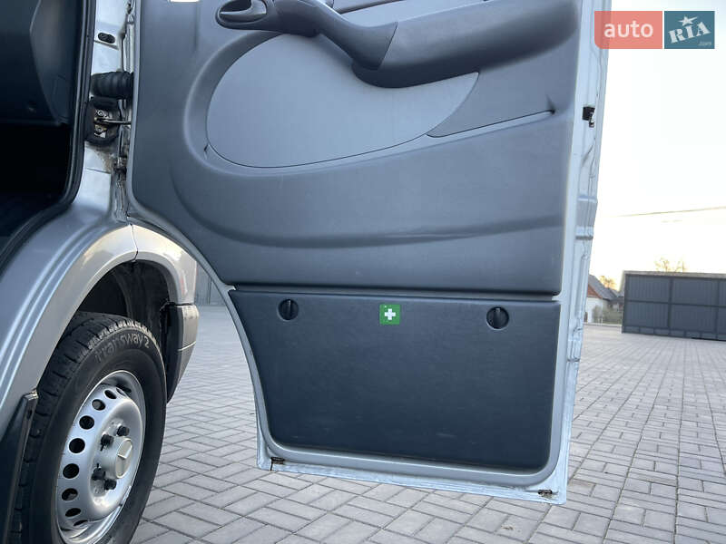 Вантажопасажирський фургон Mercedes-Benz Sprinter 2005 в Рівному