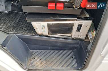 Грузовой фургон Mercedes-Benz Sprinter 2000 в 