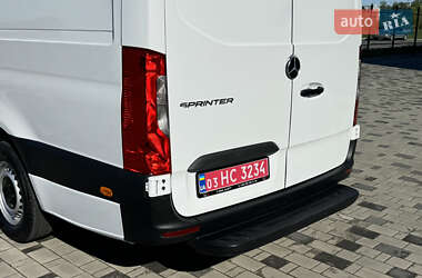 Вантажний фургон Mercedes-Benz Sprinter 2021 в 