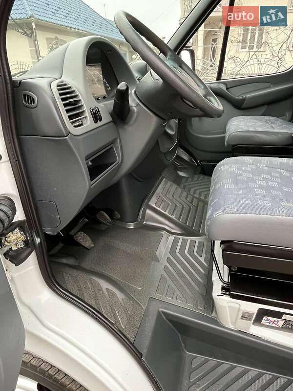 Грузовой фургон Mercedes-Benz Sprinter 2002 в Ровно