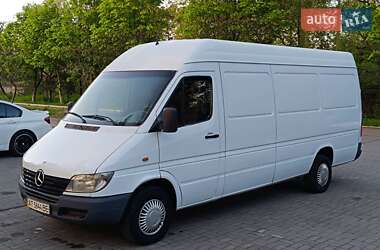 Грузовой фургон Mercedes-Benz Sprinter 2000 в 