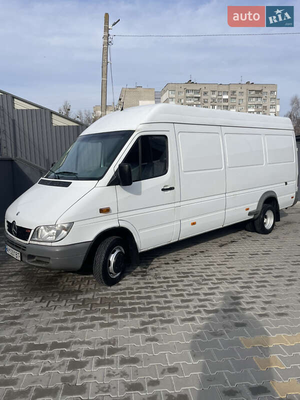 Грузовой фургон Mercedes-Benz Sprinter 2005 в 