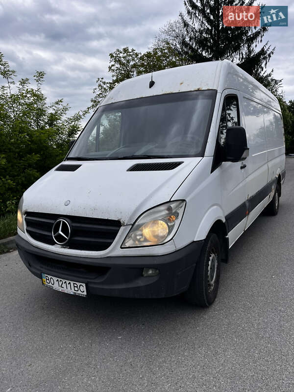 Грузовой фургон Mercedes-Benz Sprinter 2011 в 