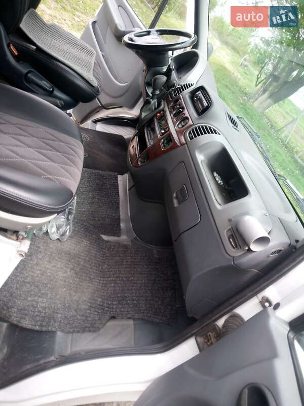Микроавтобус Mercedes-Benz Sprinter 2000 в Городке