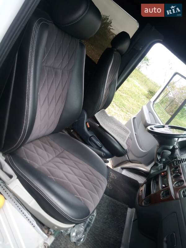 Микроавтобус Mercedes-Benz Sprinter 2000 в Городке