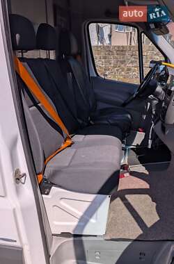 Грузовой фургон Mercedes-Benz Sprinter 2011 в 