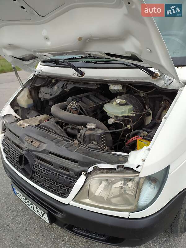 Вантажний фургон Mercedes-Benz Sprinter 2004 в Малині