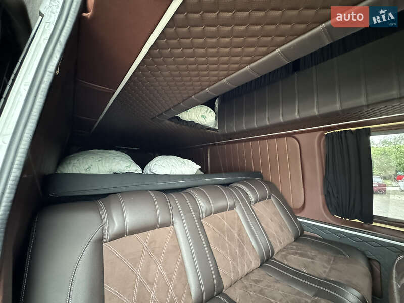 Вантажопасажирський фургон Mercedes-Benz Sprinter 2012 в Чернівцях