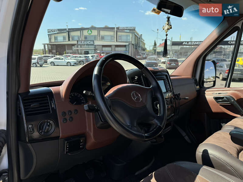 Вантажопасажирський фургон Mercedes-Benz Sprinter 2012 в Чернівцях