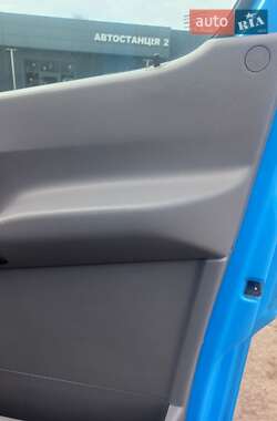 Приміський автобус Mercedes-Benz Sprinter 2011 в 