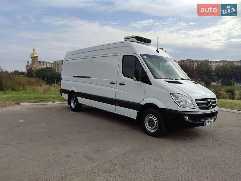 Грузовой фургон Mercedes-Benz Sprinter 2011 в 