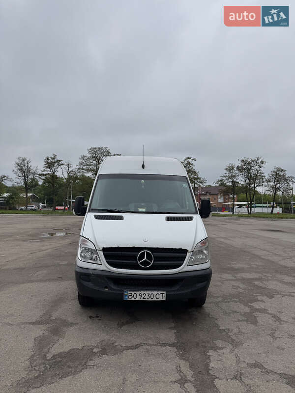 Вантажопасажирський фургон Mercedes-Benz Sprinter 2011 в 