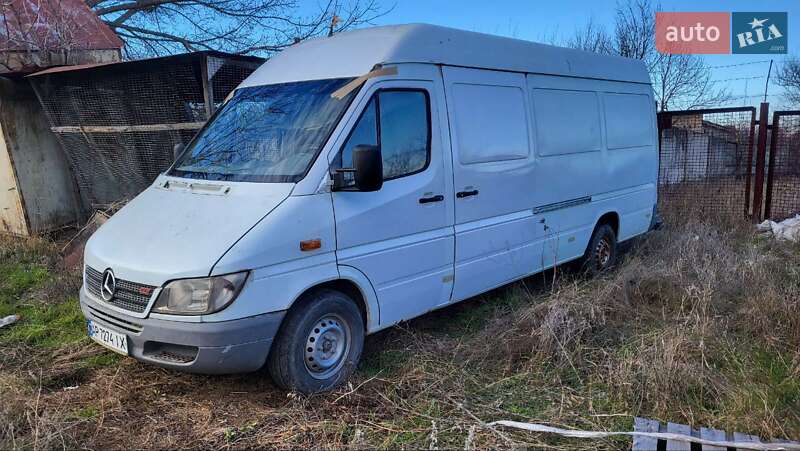 Грузовой фургон Mercedes-Benz Sprinter 2004 в 