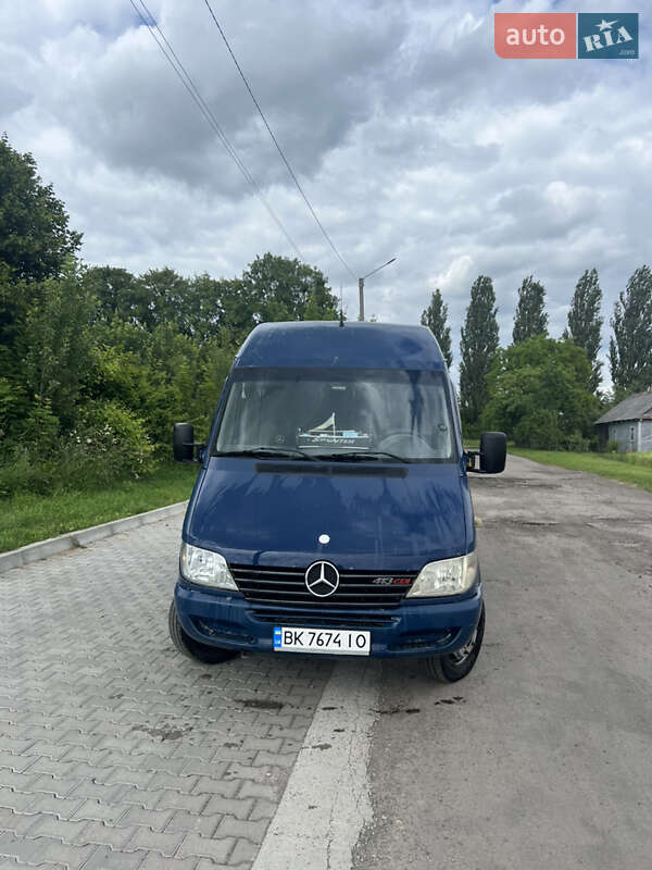 Грузовой фургон Mercedes-Benz Sprinter 2004 в Ровно