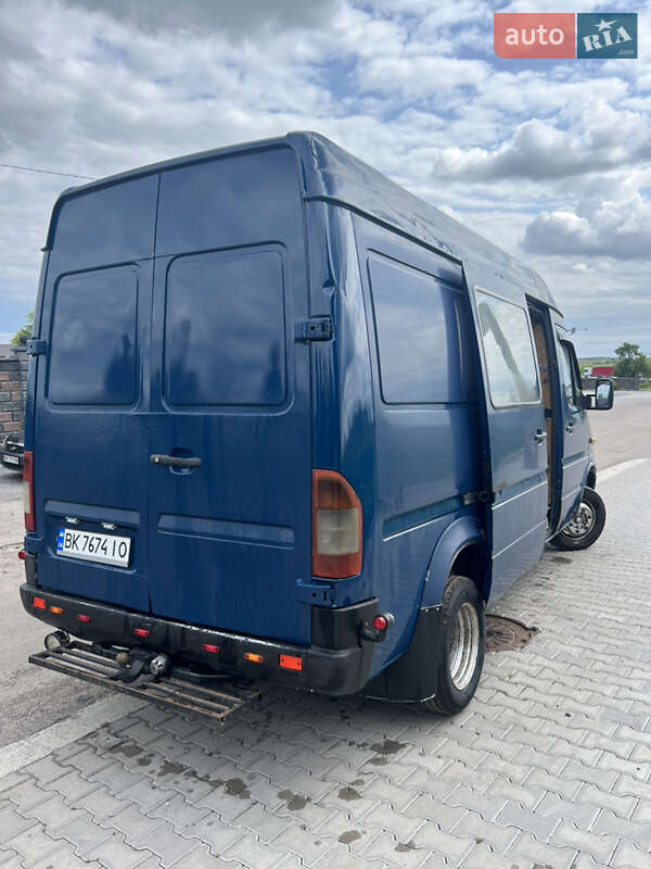 Грузовой фургон Mercedes-Benz Sprinter 2004 в Ровно