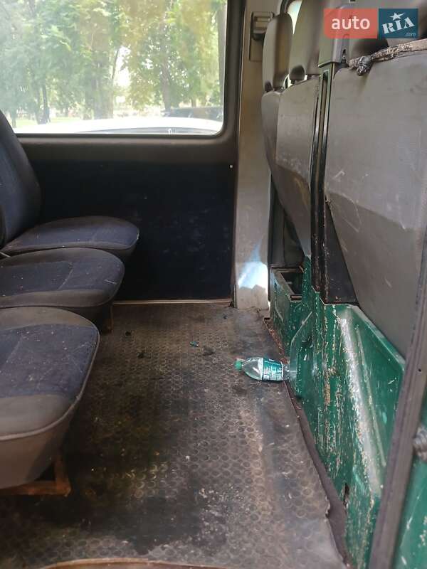 Вантажопасажирський фургон Mercedes-Benz Sprinter 2002 в Києві