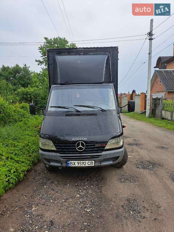Грузовой фургон Mercedes-Benz Sprinter 2000 в 