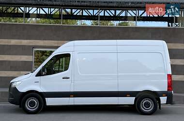 Грузовой фургон Mercedes-Benz Sprinter 2021 в 