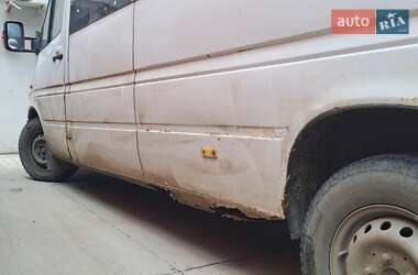 Грузовой фургон Mercedes-Benz Sprinter 2000 в 
