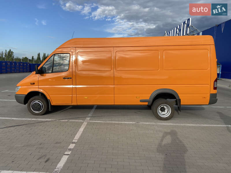 Грузовой фургон Mercedes-Benz Sprinter 2006 в 