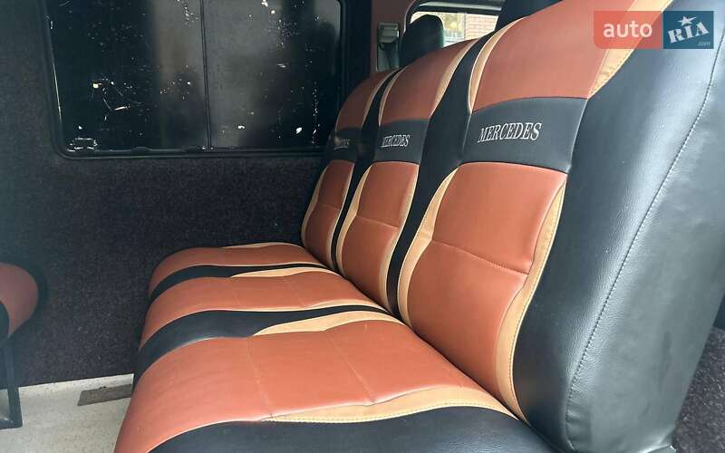 Грузовой фургон Mercedes-Benz Sprinter 2002 в Черновцах