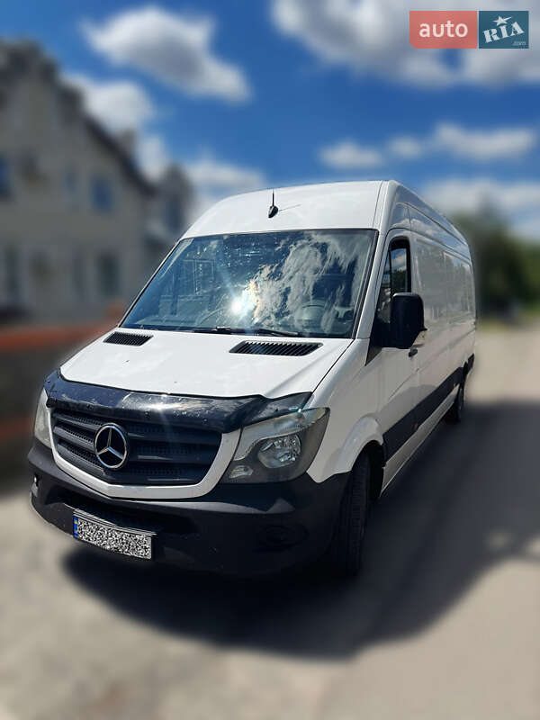 Грузовой фургон Mercedes-Benz Sprinter 2015 в 
