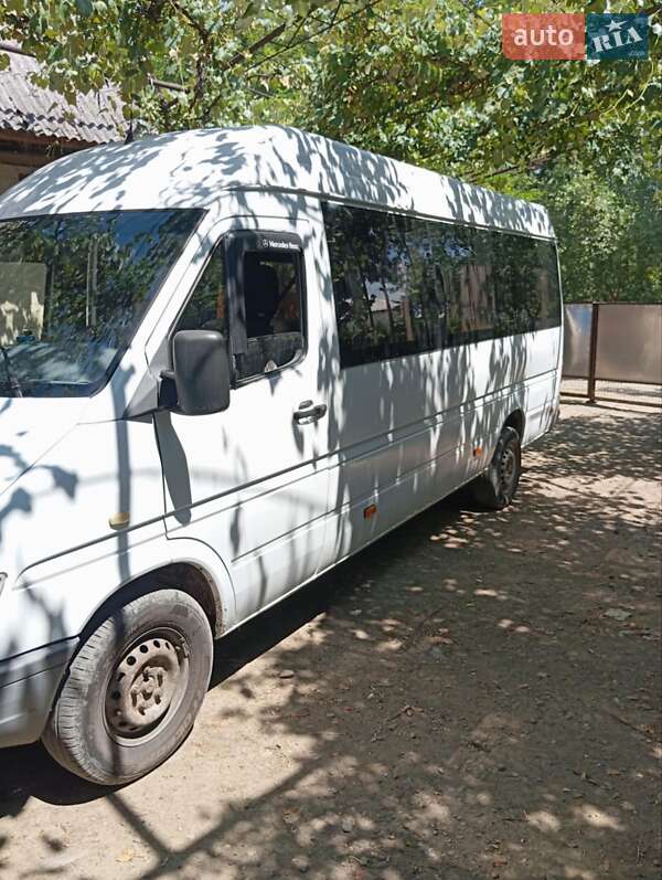 Mercedes-Benz Sprinter 2000