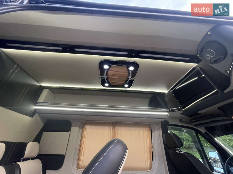 Вантажопасажирський фургон Mercedes-Benz Sprinter 2017 в Коломиї