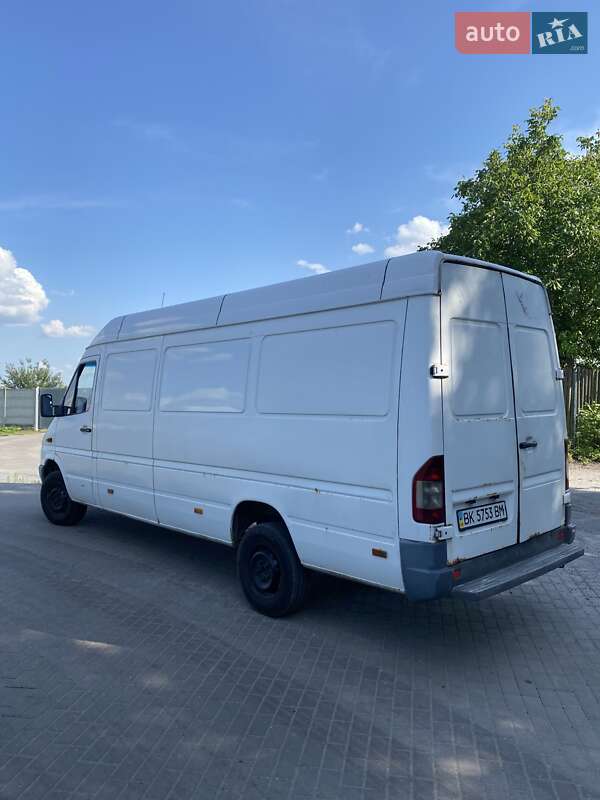 Грузовой фургон Mercedes-Benz Sprinter 2004 в Ровно