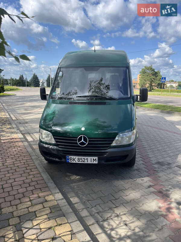 Грузовой фургон Mercedes-Benz Sprinter 2002 в Маневичах
