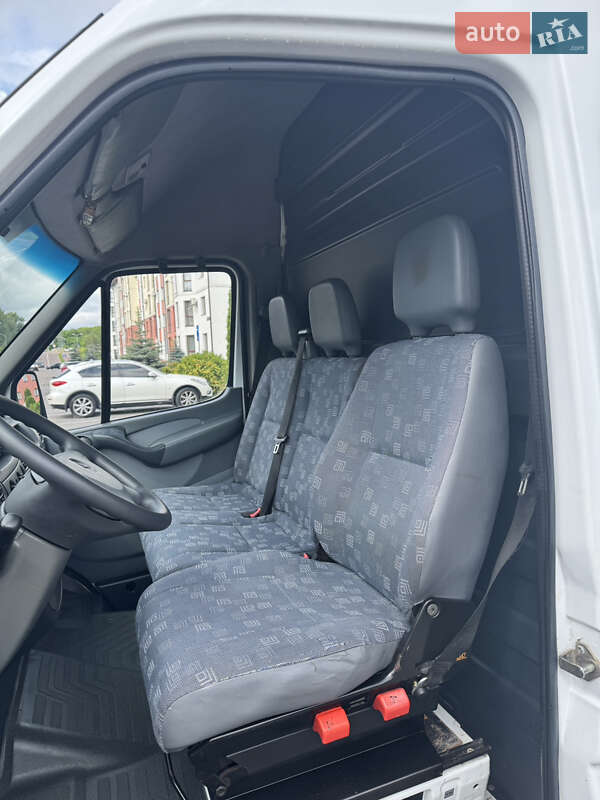 Вантажний фургон Mercedes-Benz Sprinter 2005 в Рівному