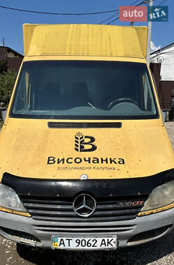 Грузовой фургон Mercedes-Benz Sprinter 2002 в Калуше