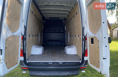 Грузовой фургон Mercedes-Benz Sprinter 2022 в 