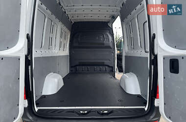 Грузовой фургон Mercedes-Benz Sprinter 2020 в 
