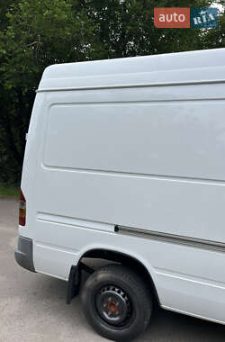 Грузовой фургон Mercedes-Benz Sprinter 2000 в 