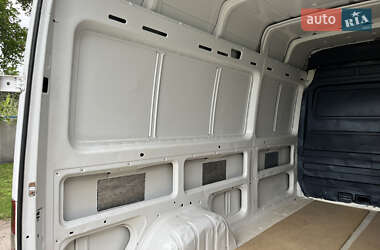 Грузовой фургон Mercedes-Benz Sprinter 2000 в 
