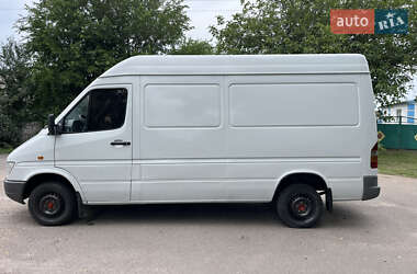 Грузовой фургон Mercedes-Benz Sprinter 2000 в 