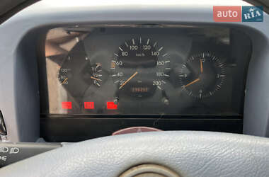 Грузовой фургон Mercedes-Benz Sprinter 2000 в 