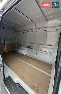 Грузовой фургон Mercedes-Benz Sprinter 2000 в 