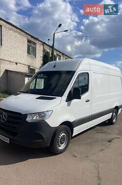 Грузовой фургон Mercedes-Benz Sprinter 2022 в 