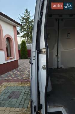 Грузовой фургон Mercedes-Benz Sprinter 2016 в  фото 15 Грузовой фургон Mercedes-Benz Sprinter 2016 в