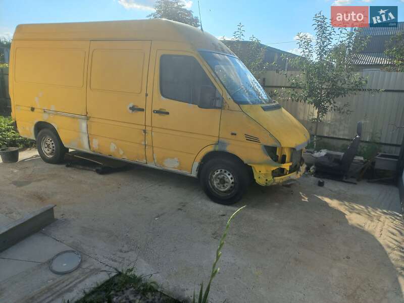 Грузовой фургон Mercedes-Benz Sprinter 2003 в 