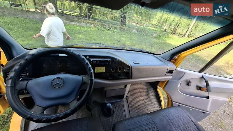 Грузовой фургон Mercedes-Benz Sprinter 1998 в Городенке