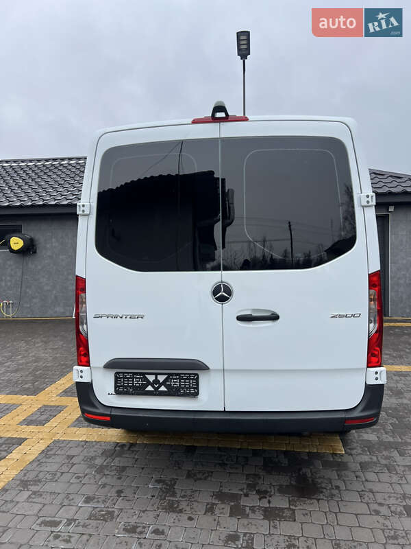 Грузопассажирский фургон Mercedes-Benz Sprinter 2021 в Киеве фото 6 Грузопассажирский фургон Mercedes-Benz Sprinter 2021 в Киеве